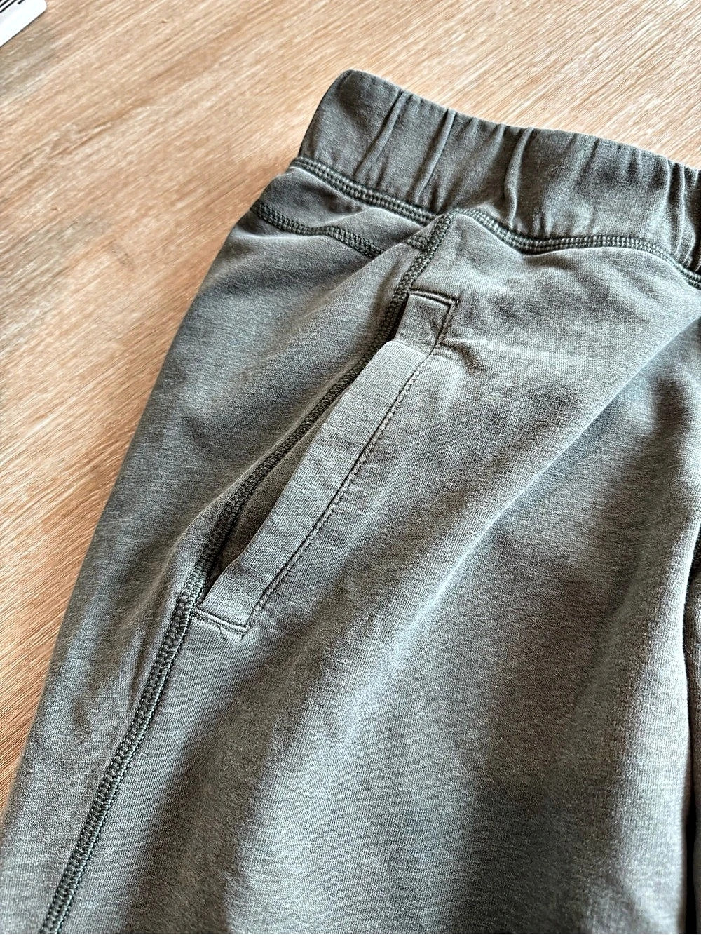 Lululemon Pleated Tapered Jogger Olive Green Pants-Preloved - Picture 4 of 7